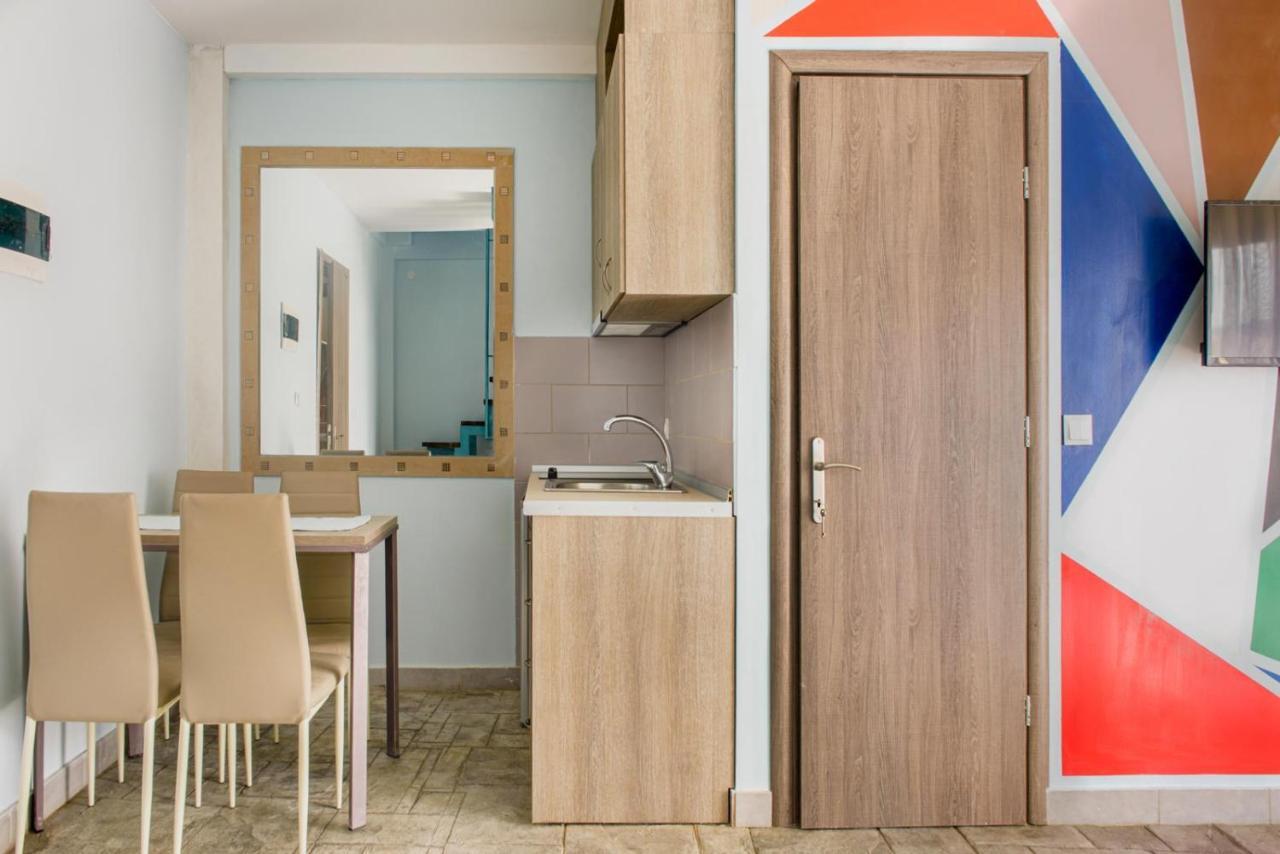 3D Iliadis Suites イエリソス エクステリア 写真