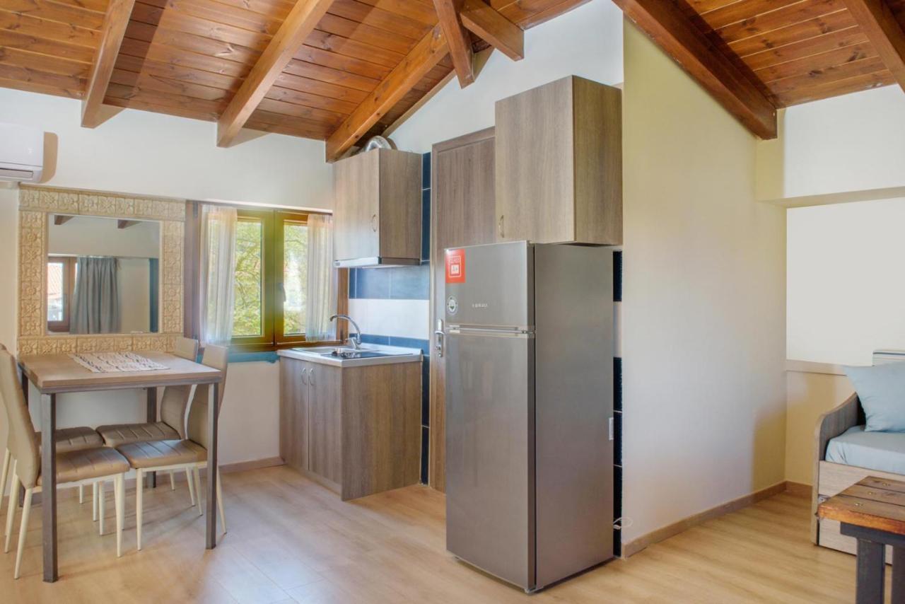 3D Iliadis Suites イエリソス エクステリア 写真