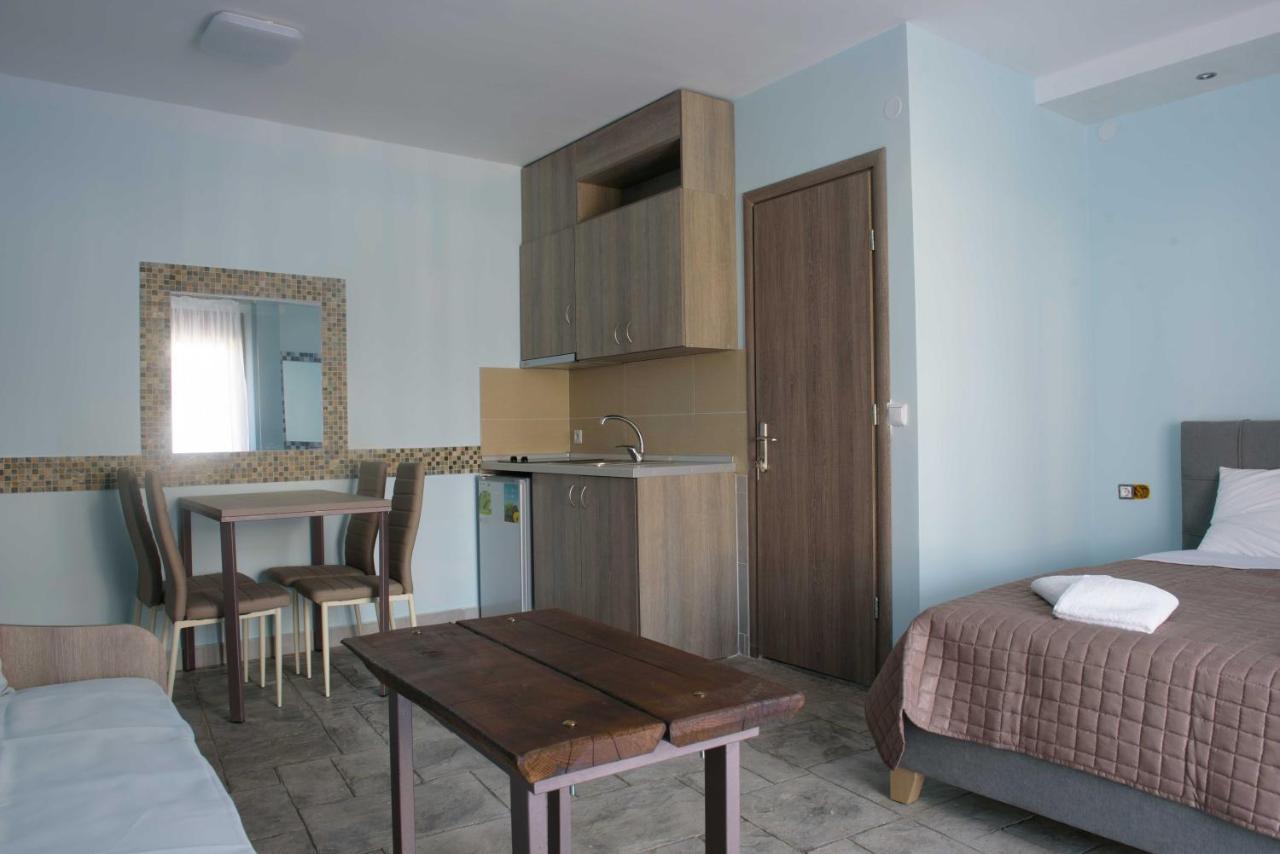3D Iliadis Suites イエリソス エクステリア 写真